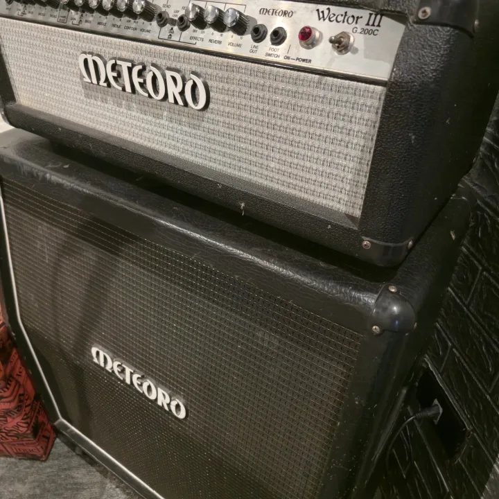 Amplificador de guitarra Meteoro na Sala 2